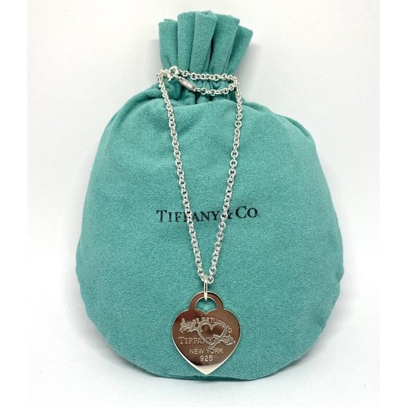 Large Return to Tiffany Etched Heart and Arrow Pendant, Necklace Sterling Silver - Picture 3 of 12